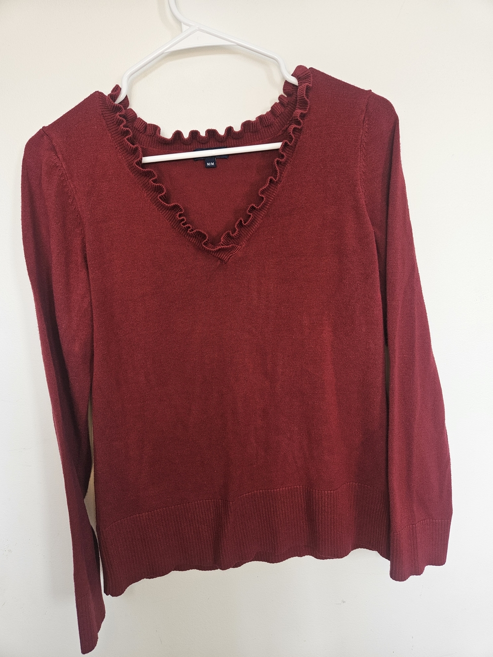 Reitmans Burgundy V-Neck Ruffle Trim Knit Sweater Size M🔥